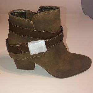 Lifestyle Wendy - Tan Suede Boots - Brand New